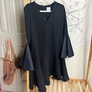 EDIT Black dress wide arm dress small